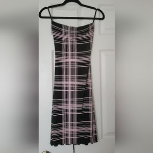 Strapless black dress with light pink lines